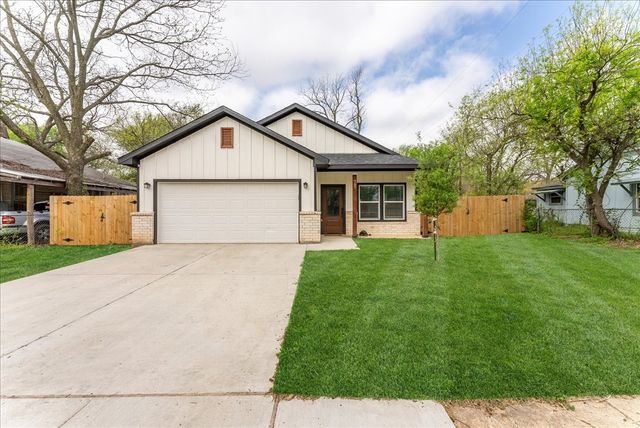 707 N Wilhite Street, Cleburne, TX 76031