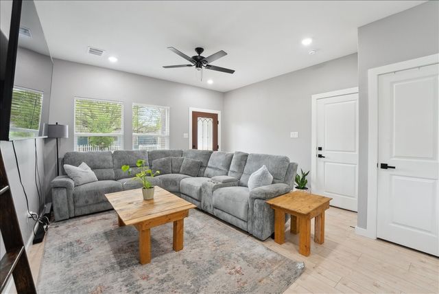 707 N Wilhite Street, Cleburne, TX 76031