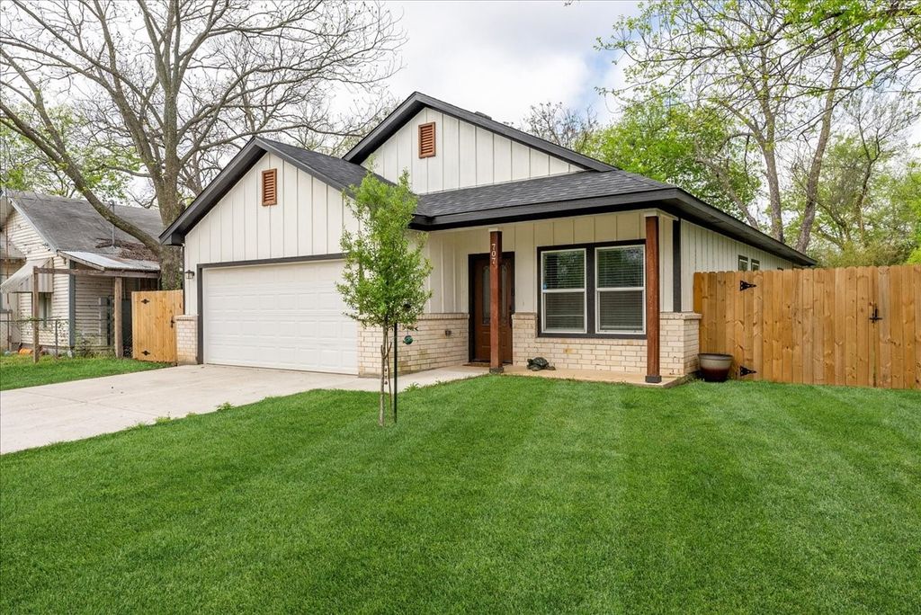 707 N Wilhite Street, Cleburne, TX 76031