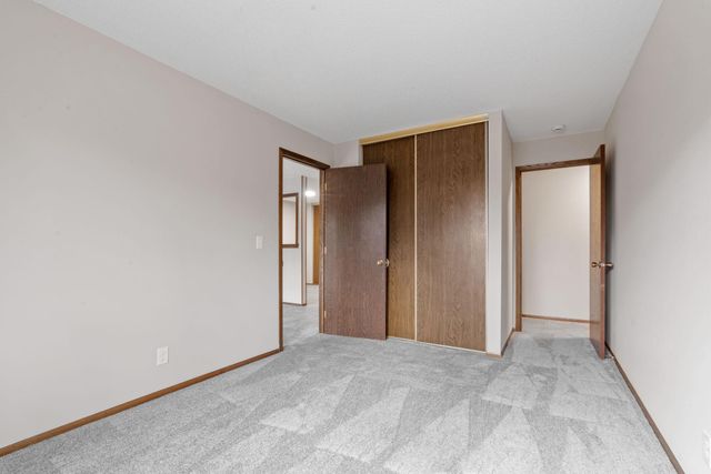 135 Viking Drive E 321, Little Canada, MN 55117