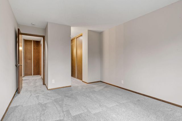 135 Viking Drive E 321, Little Canada, MN 55117