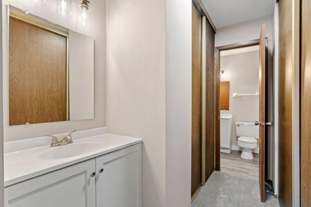 135 Viking Drive E 321, Little Canada, MN 55117