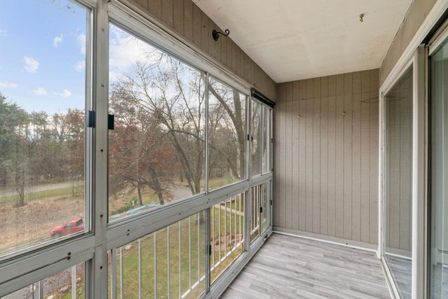 135 Viking Drive E 321, Little Canada, MN 55117