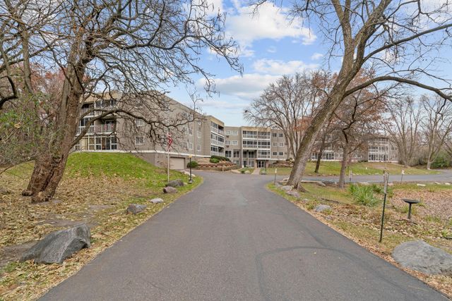 135 Viking Drive E 321, Little Canada, MN 55117