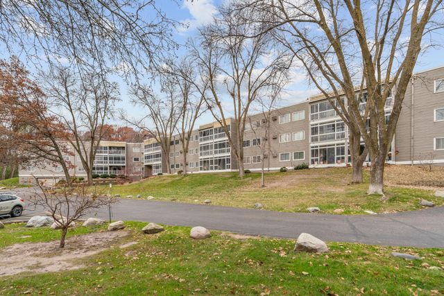 135 Viking Drive E 321, Little Canada, MN 55117