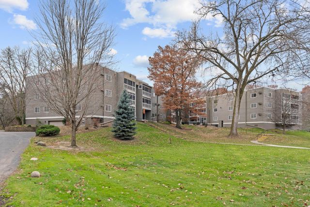 135 Viking Drive E 321, Little Canada, MN 55117