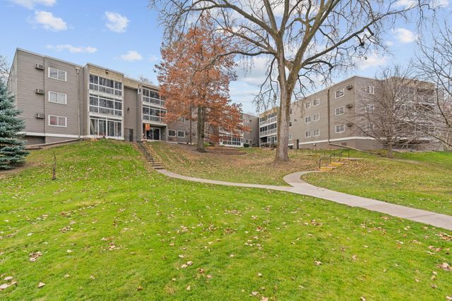 135 Viking Drive E 321, Little Canada, MN 55117