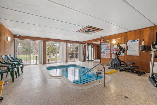 135 Viking Drive E 321, Little Canada, MN 55117