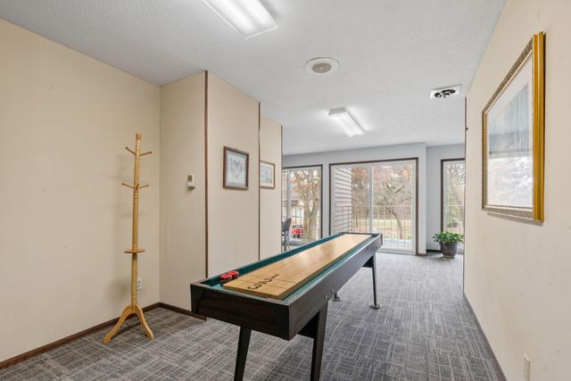 135 Viking Drive E 321, Little Canada, MN 55117