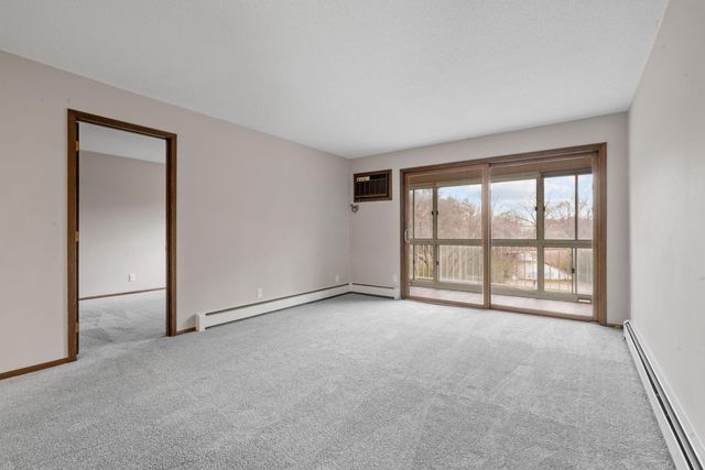 135 Viking Drive E 321, Little Canada, MN 55117