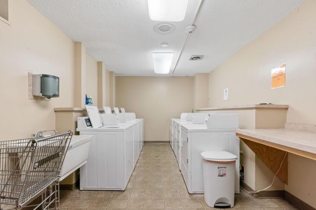 135 Viking Drive E 321, Little Canada, MN 55117