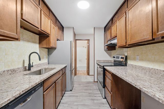 135 Viking Drive E 321, Little Canada, MN 55117