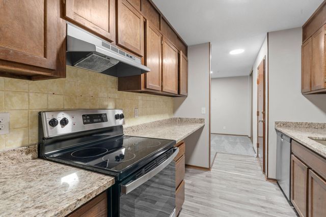 135 Viking Drive E 321, Little Canada, MN 55117