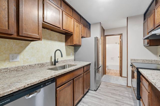 135 Viking Drive E 321, Little Canada, MN 55117