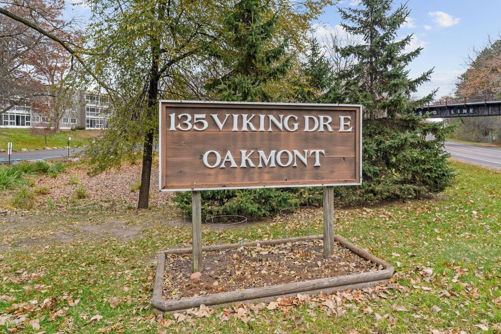 135 Viking Drive E 321, Little Canada, MN 55117