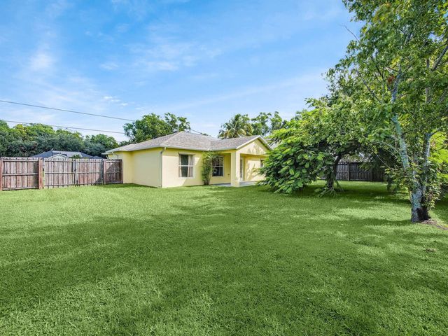 5323 NW Perez Court, Port St. Lucie, FL 34983