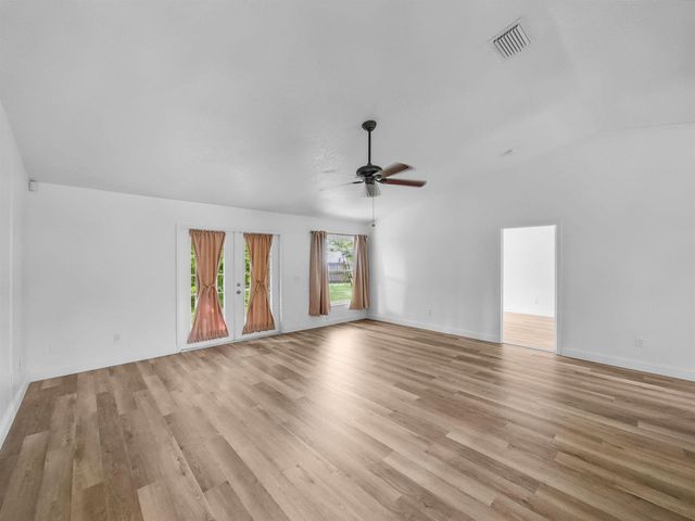 5323 NW Perez Court, Port St. Lucie, FL 34983