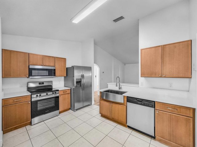 5323 NW Perez Court, Port St. Lucie, FL 34983