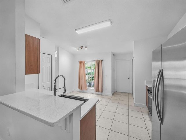 5323 NW Perez Court, Port St. Lucie, FL 34983
