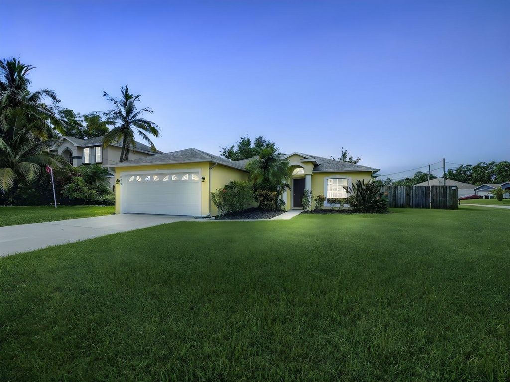 5323 NW Perez Court, Port St. Lucie, FL 34983