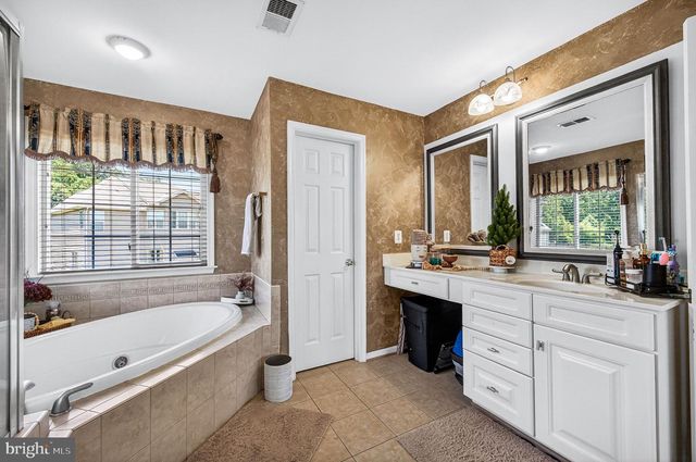 9222 CAMPFIRE CT, Bristow, VA 20136