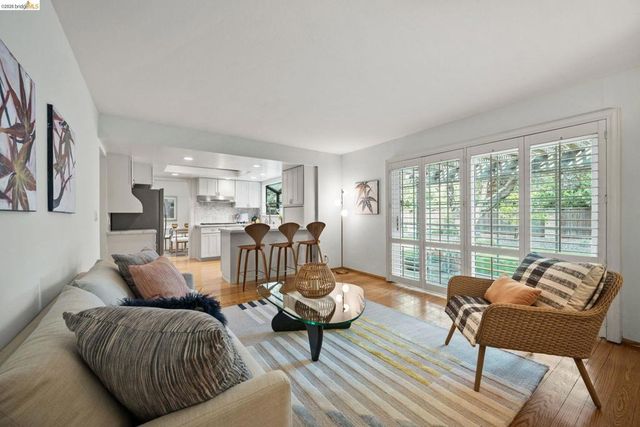 206 Sheila Ct, Moraga, CA 94556