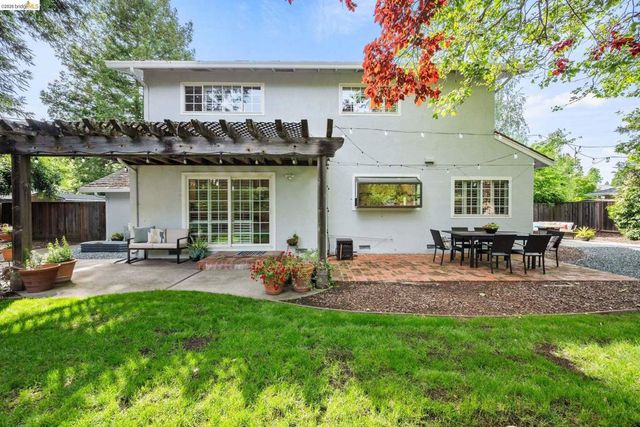 206 Sheila Ct, Moraga, CA 94556