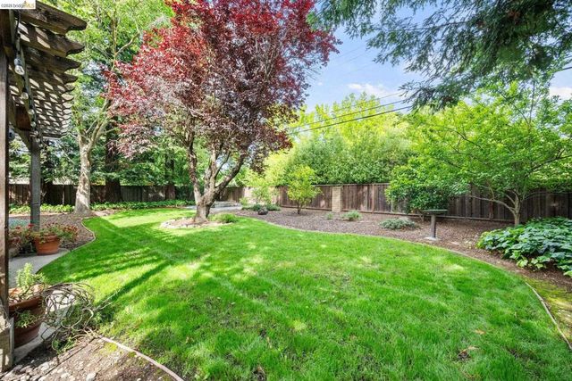 206 Sheila Ct, Moraga, CA 94556
