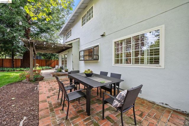 206 Sheila Ct, Moraga, CA 94556