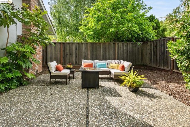 206 Sheila Ct, Moraga, CA 94556