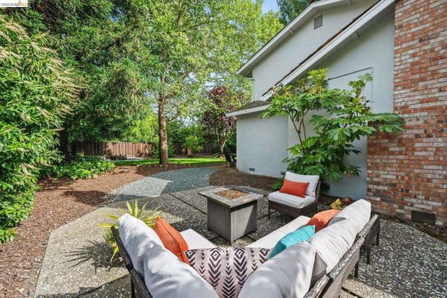 206 Sheila Ct, Moraga, CA 94556