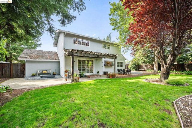 206 Sheila Ct, Moraga, CA 94556
