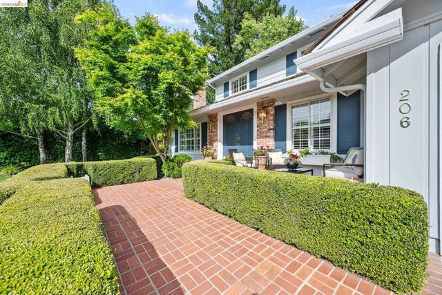 206 Sheila Ct, Moraga, CA 94556