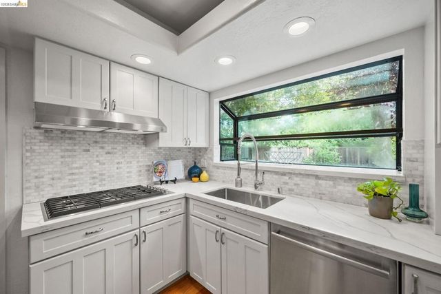 206 Sheila Ct, Moraga, CA 94556