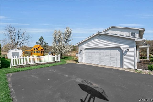 8426 Stringham Drive, Batavia, NY 14020