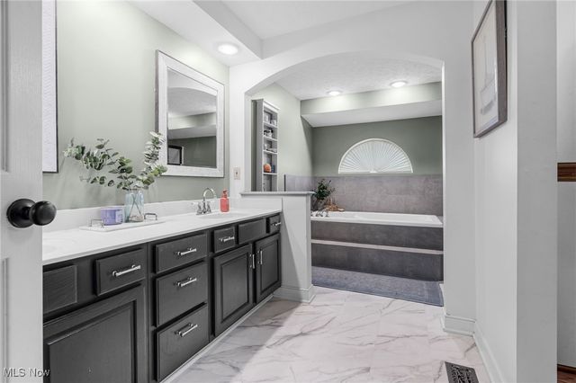 5845 Royal Hill Circle NE, Canton, OH 44721