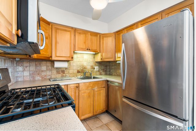 215 Beach Street 2G, West Haven, CT 06516