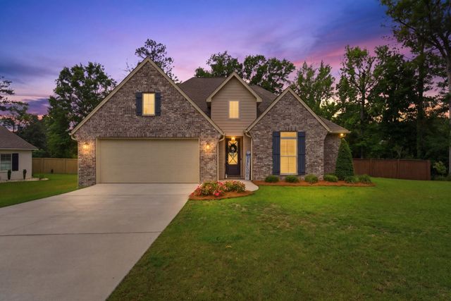 20 Barkis Dr., Hattiesburg, MS 39402