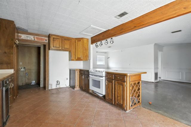 1820 Houston Road, Burleson, TX 76028