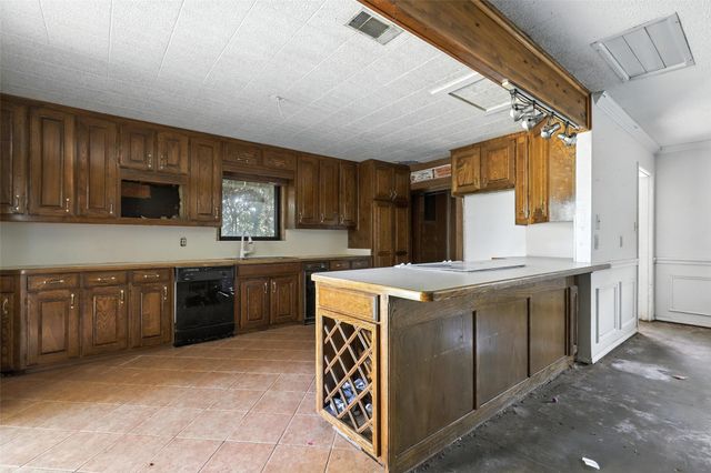 1820 Houston Road, Burleson, TX 76028