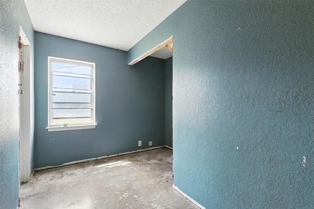 1820 Houston Road, Burleson, TX 76028