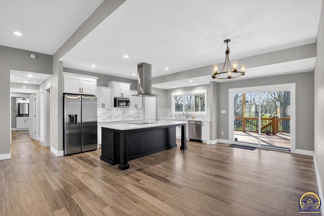 3321 SE 23rd ST, Topeka, KS 66605