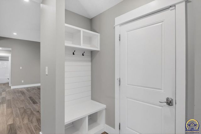 3321 SE 23rd ST, Topeka, KS 66605