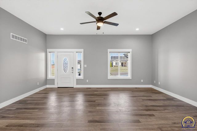 3321 SE 23rd ST, Topeka, KS 66605