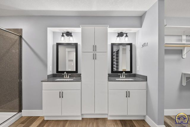 3321 SE 23rd ST, Topeka, KS 66605