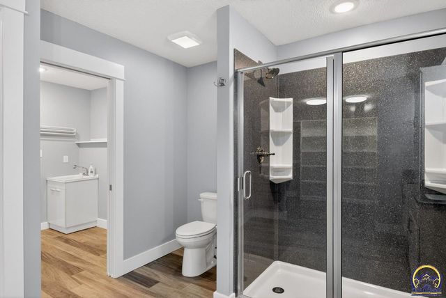 3321 SE 23rd ST, Topeka, KS 66605