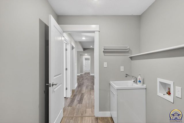 3321 SE 23rd ST, Topeka, KS 66605