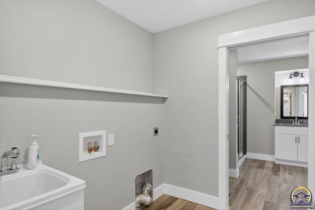 3321 SE 23rd ST, Topeka, KS 66605