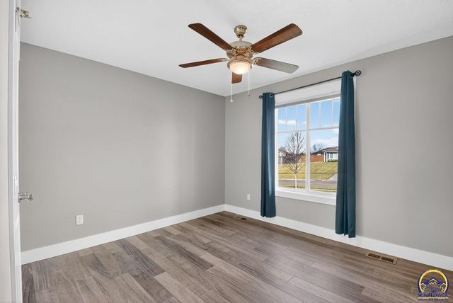 3321 SE 23rd ST, Topeka, KS 66605