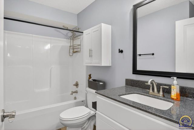 3321 SE 23rd ST, Topeka, KS 66605